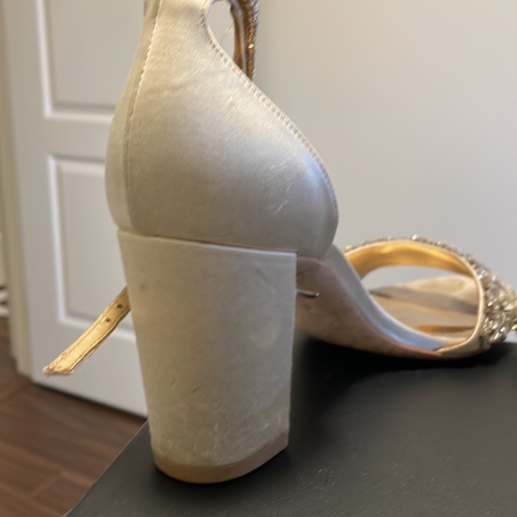 Badgley Mischka Finesse Ivory - Picture 3 of 6